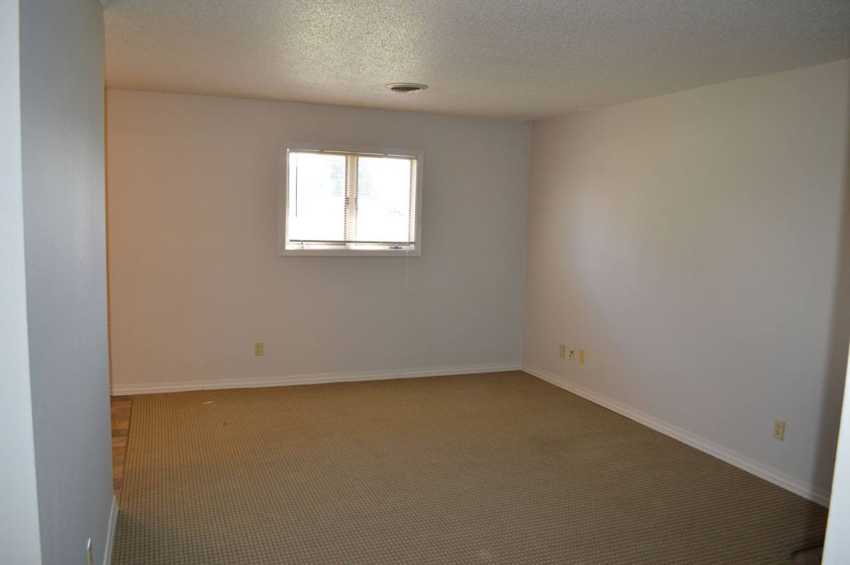 Apartment for rent at 1402 N 24th St, Clear Lake, IA 50428
