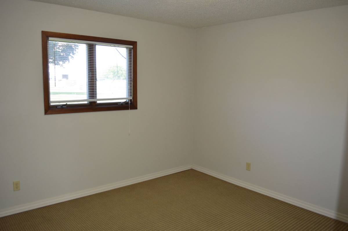 Apartment for rent at 1402 N 24th St, Clear Lake, IA 50428