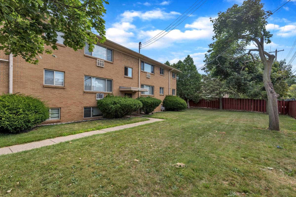 Apartment for rent at 1410 Old Canton Lane, East Lansing, MI 48823