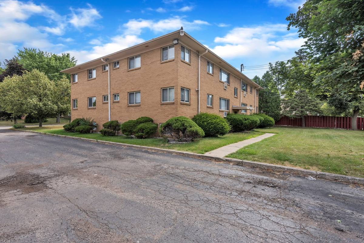 Apartment for rent at 1410 Old Canton Lane, East Lansing, MI 48823