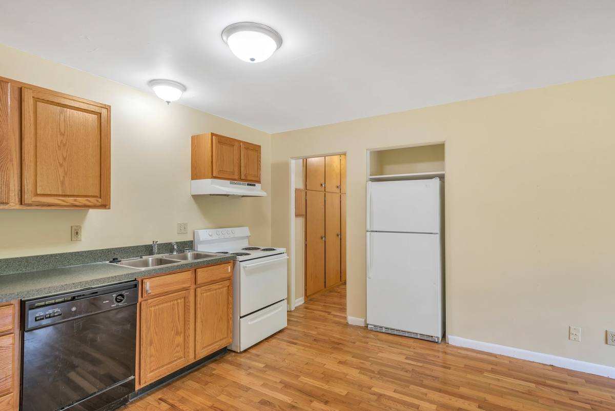 Apartment for rent at 1410 Old Canton Lane, East Lansing, MI 48823