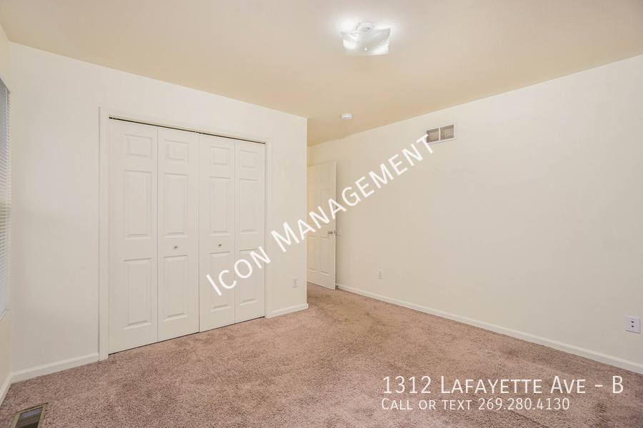 Townhouse for rent at 1312 Lafayette Ave #B, Kalamazoo, MI 49006