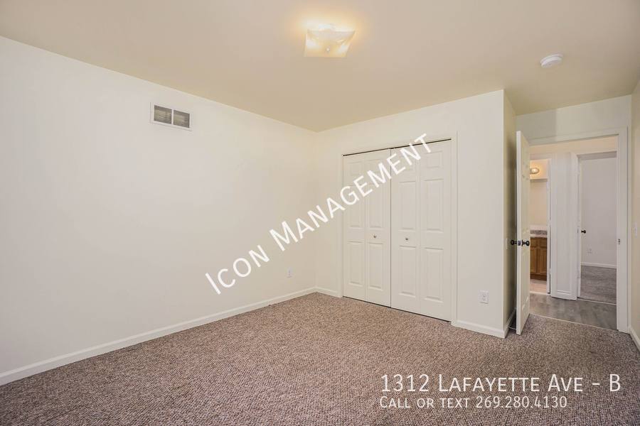 Townhouse for rent at 1312 Lafayette Ave #B, Kalamazoo, MI 49006