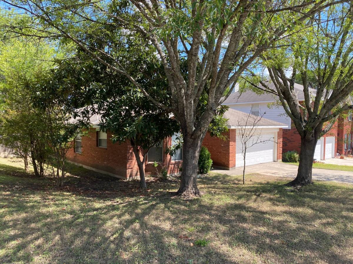 House for rent at 13106 Forum Rd, Universal City, TX 78148