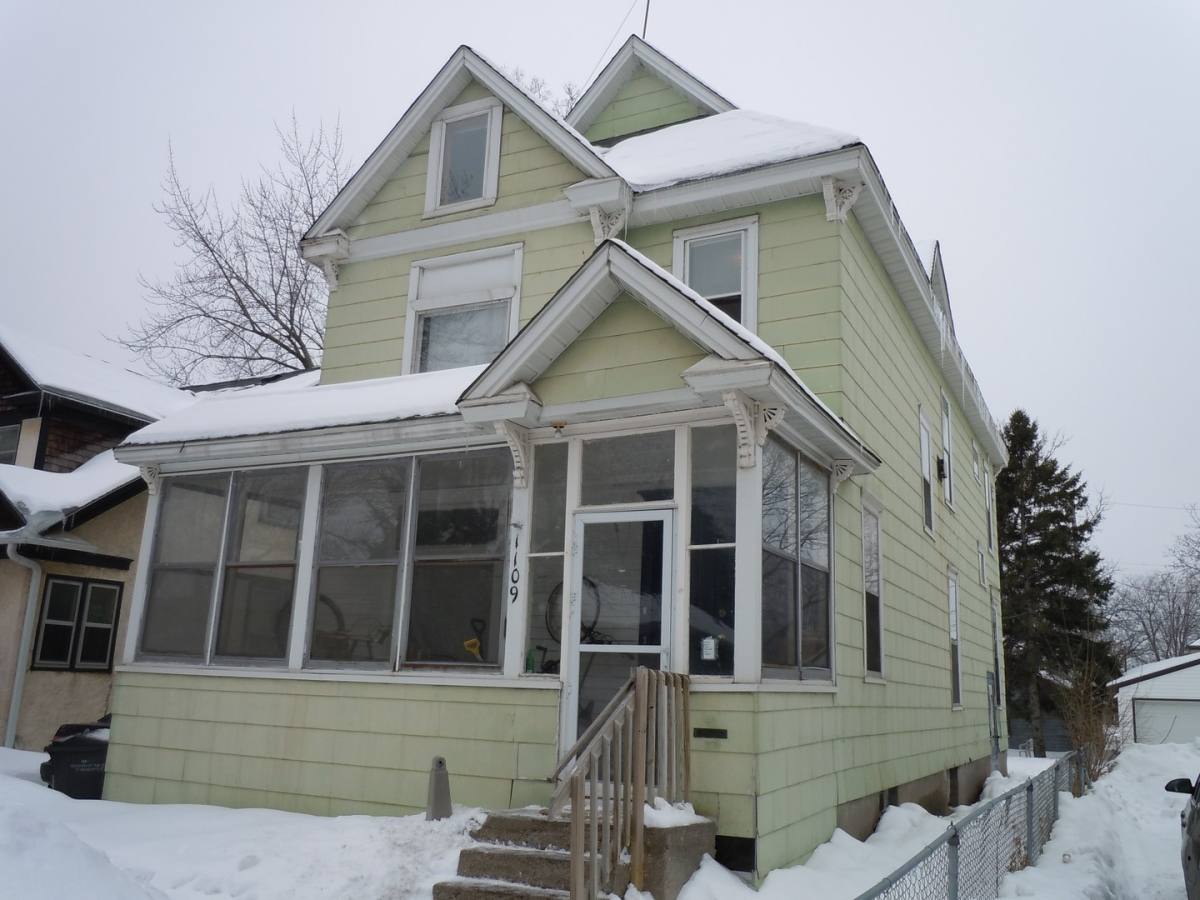 Apartment for rent at 1109 13th Ave SE, Minneapolis, MN 55414