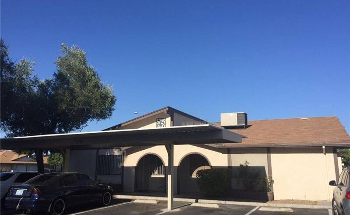 Townhouse for rent at 5729 Smoke Ranch Rd, Las Vegas, NV 89108