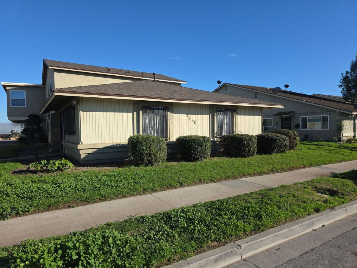 Apartment for rent at 2530 B El Dorado Ave, Oxnard, CA 93033