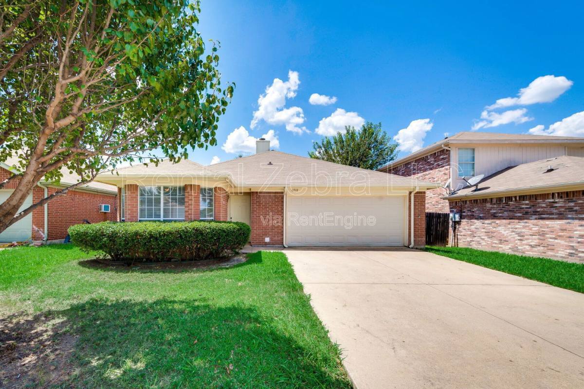 House for rent at 6010 Wall St, Arlington, TX 76018