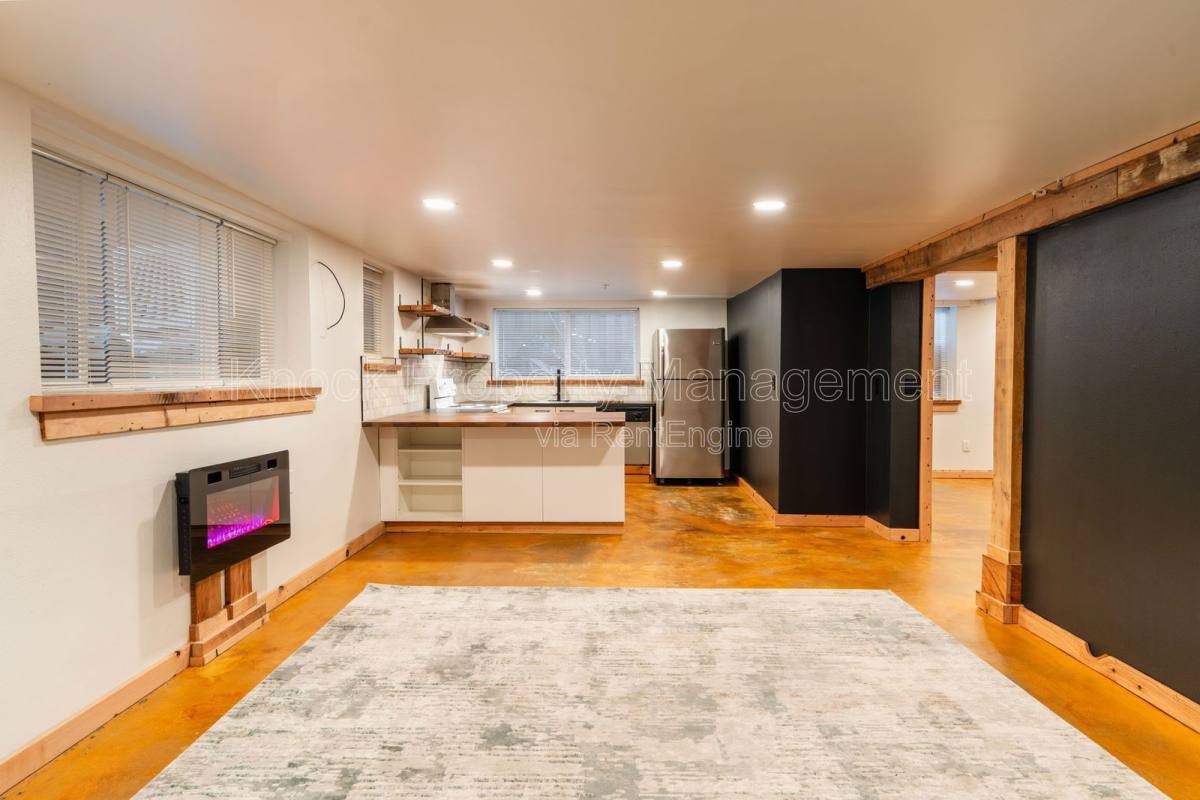 Apartment for rent at 1815 NW Hoyt St #1, Portland, OR 97209