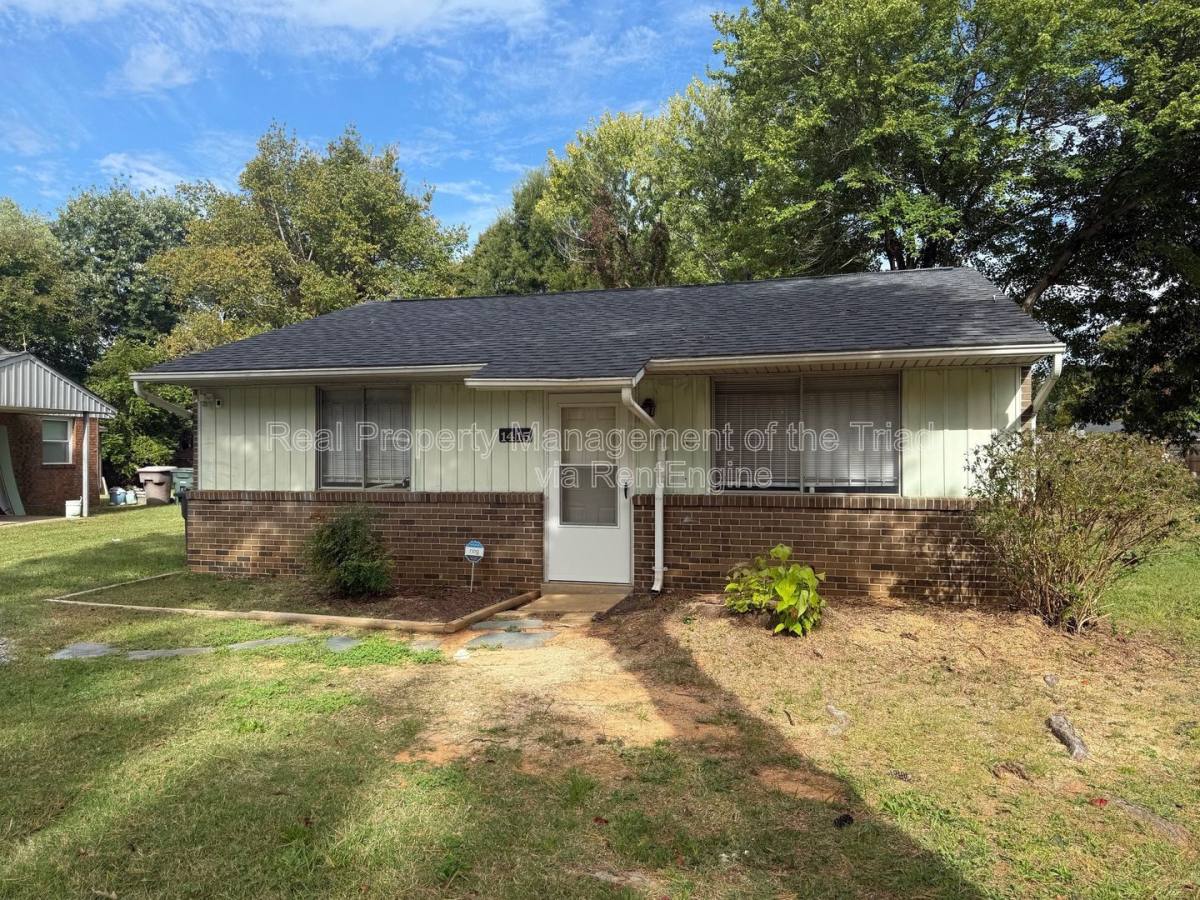 House for rent at 1415 Comstock Lane, Greensboro, NC 27406