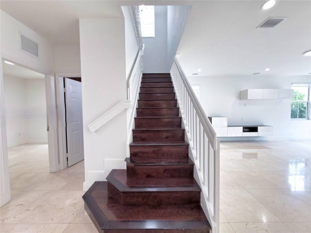 House for rent at 10423 NW 70th Lane, Miami, FL 33178