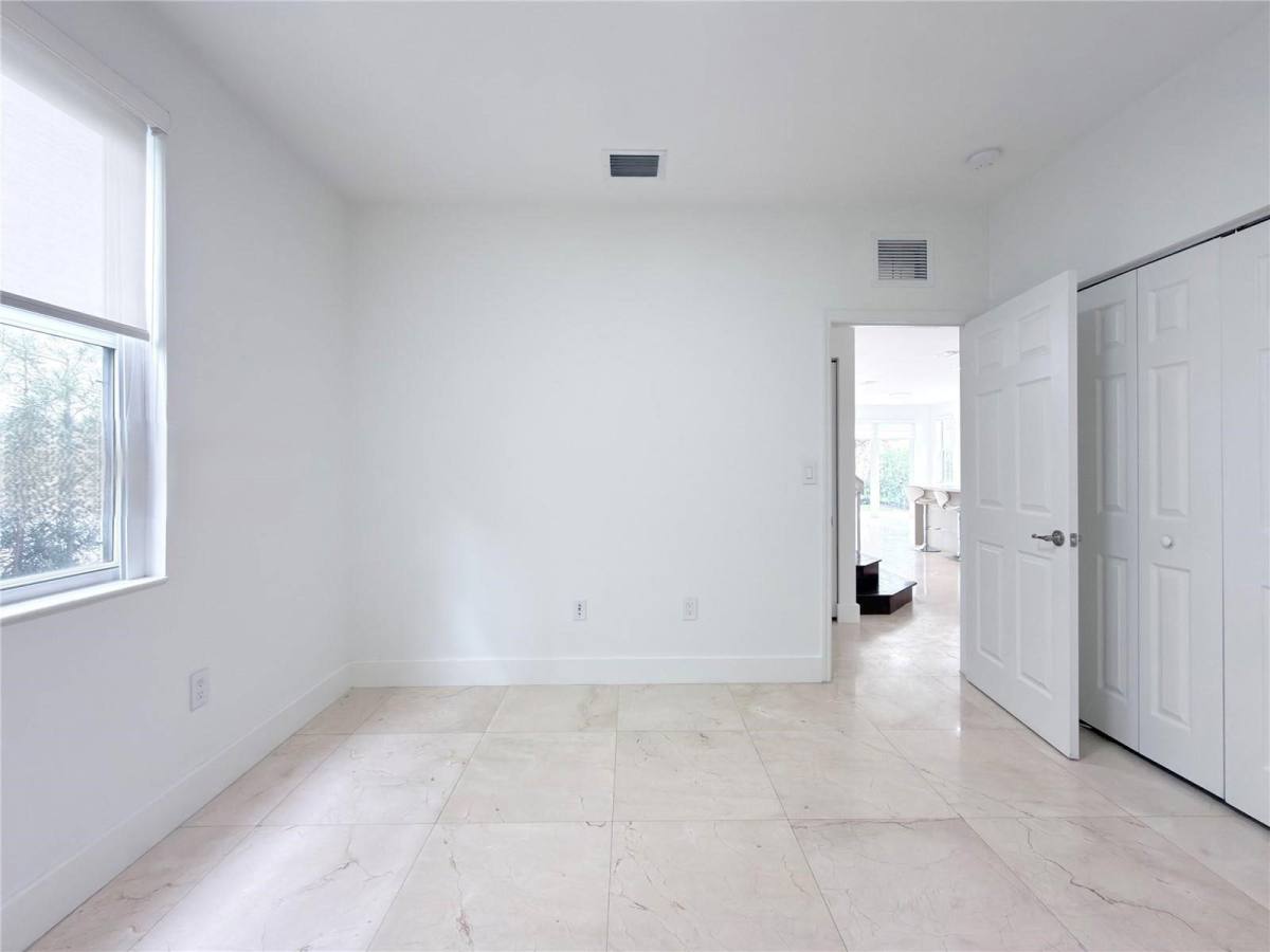 House for rent at 10423 NW 70th Lane, Miami, FL 33178