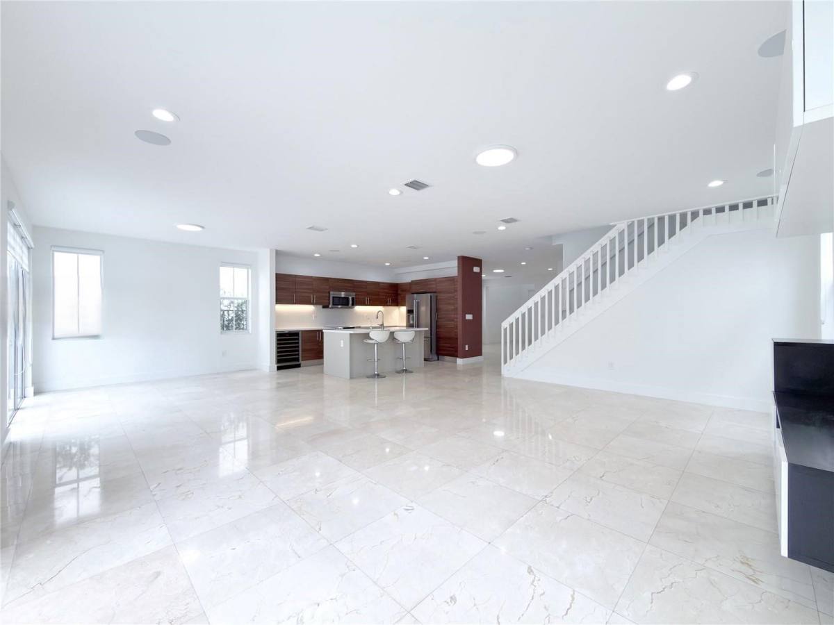 House for rent at 10423 NW 70th Lane, Miami, FL 33178