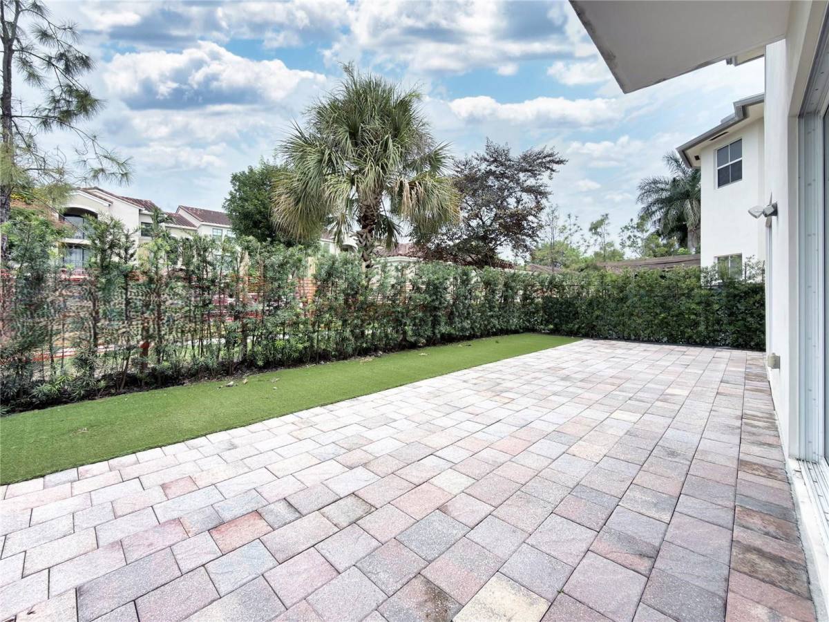 House for rent at 10423 NW 70th Lane, Miami, FL 33178