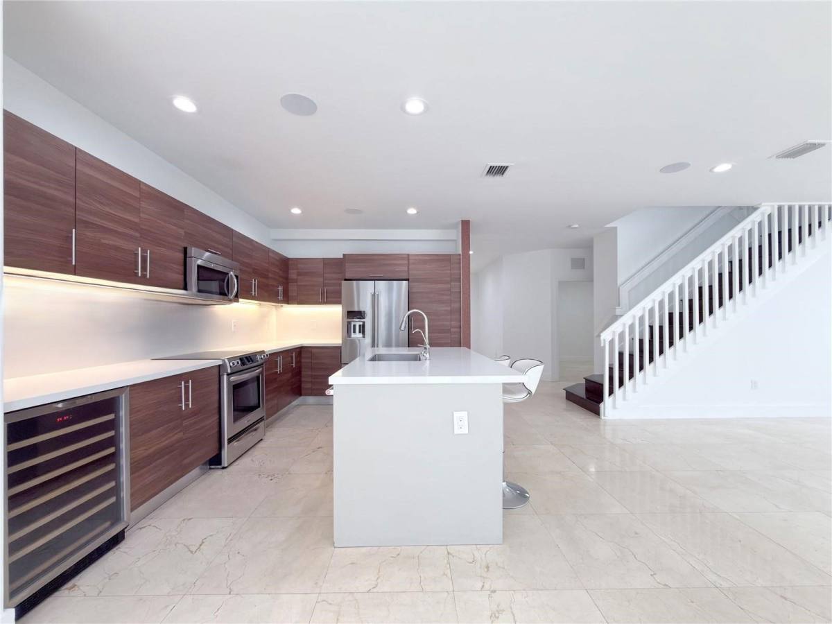 House for rent at 10423 NW 70th Lane, Miami, FL 33178