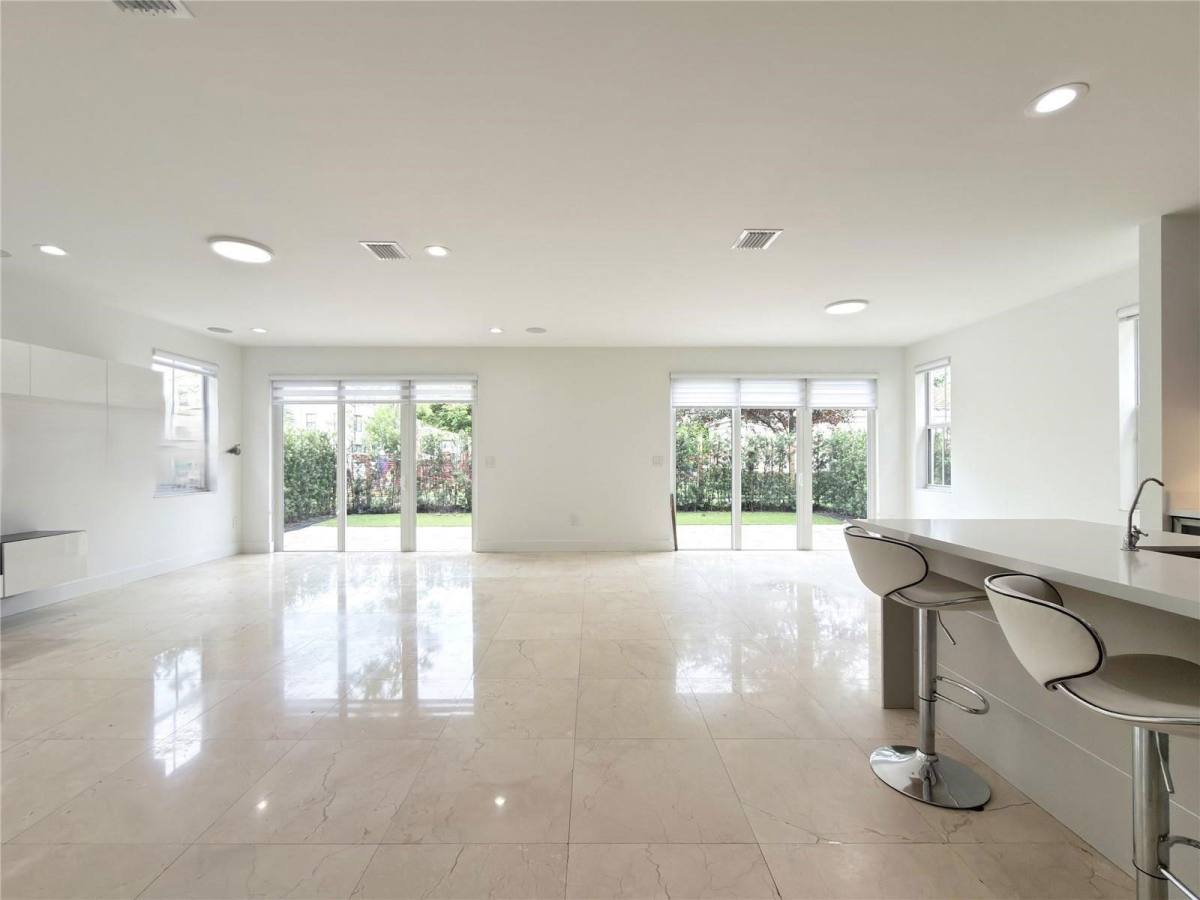 House for rent at 10423 NW 70th Lane, Miami, FL 33178
