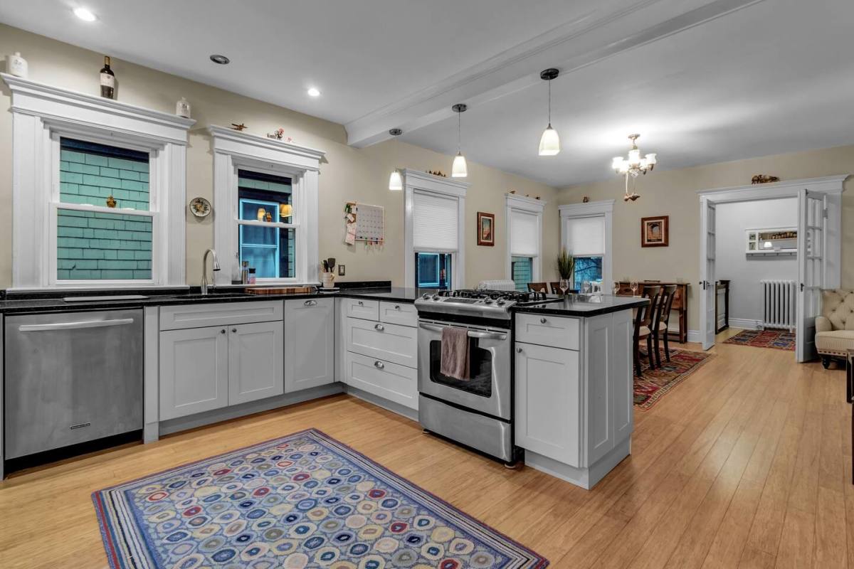 Apartment for rent at 61 St James Place, Buffalo, NY 14222