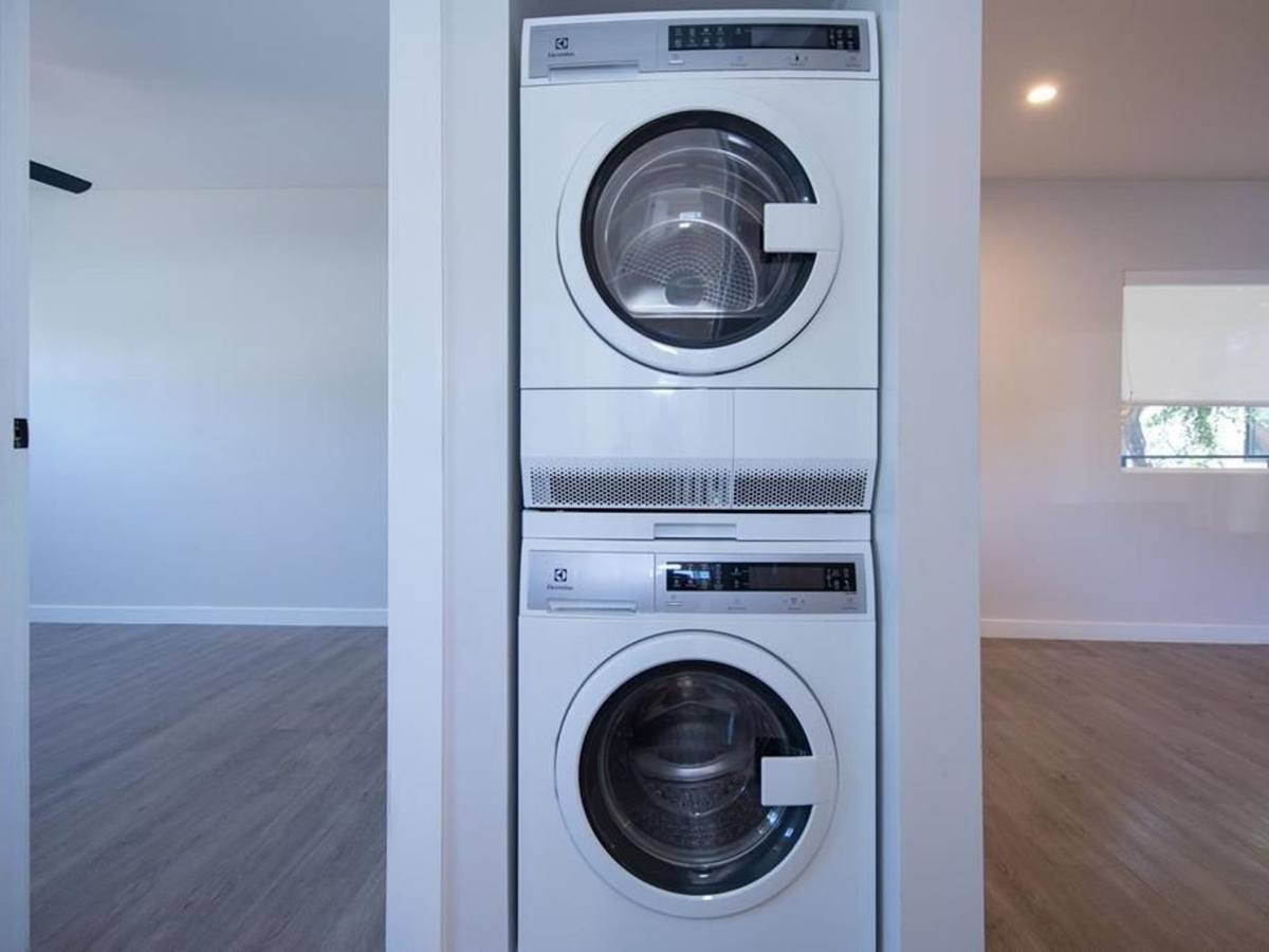 Apartment for rent at 354-356 4th Ave, Venice, CA 90291