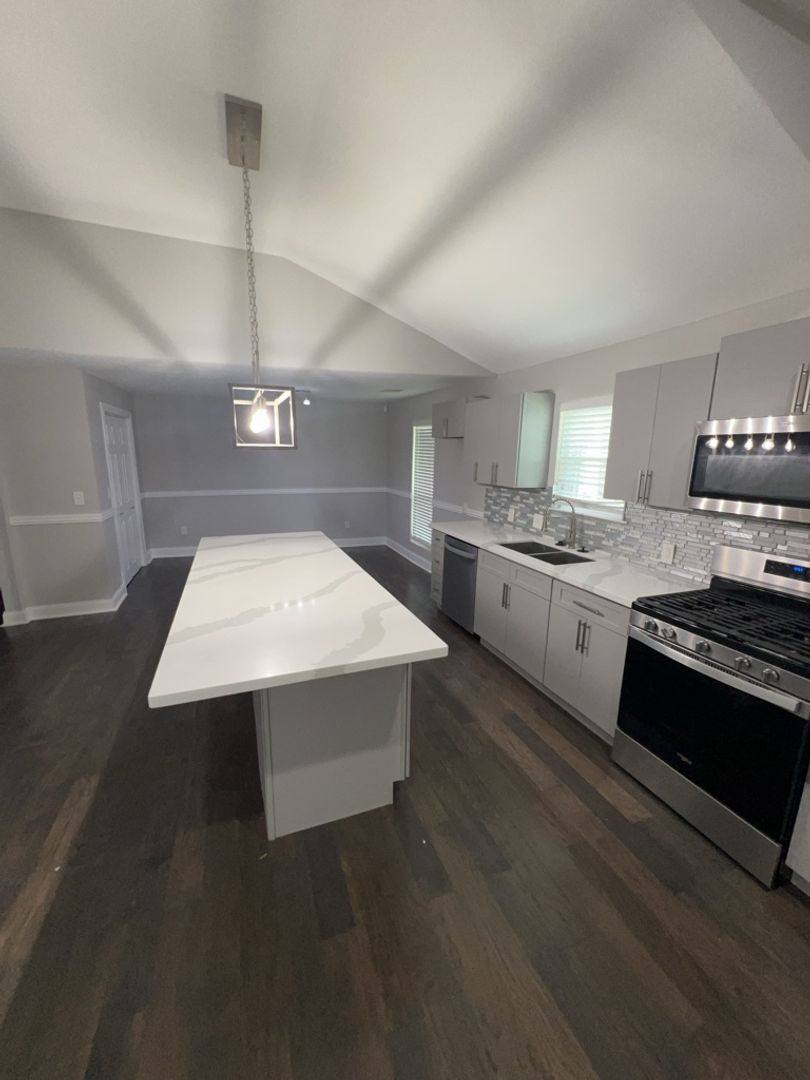 House for rent at 401 Walton St, Houston, TX 77009