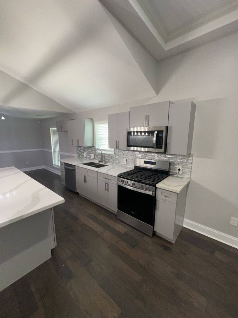 House for rent at 401 Walton St, Houston, TX 77009