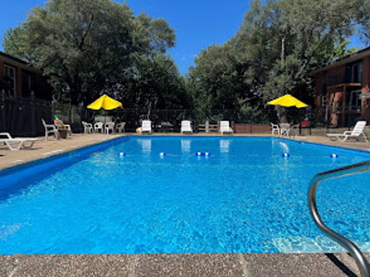 Apartment for rent at 702 SW 15th St, Blue Springs, MO 64015