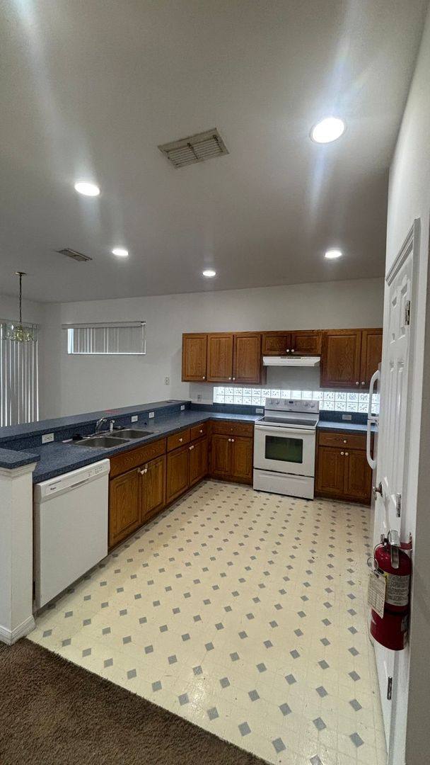 House for rent at 2915 Sunset Lakes Blvd, Kissimmee, FL 34747