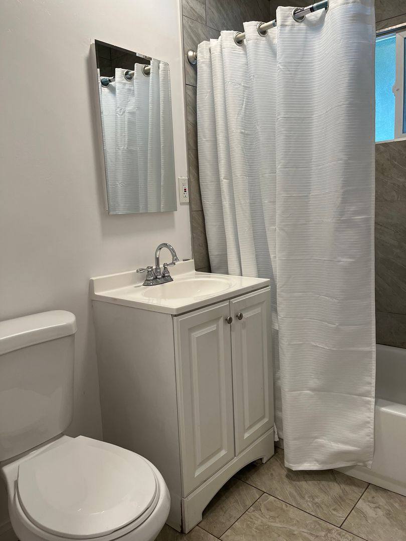 Apartment for rent at 3937 Gibraltar Ave, Los Angeles, CA 90008