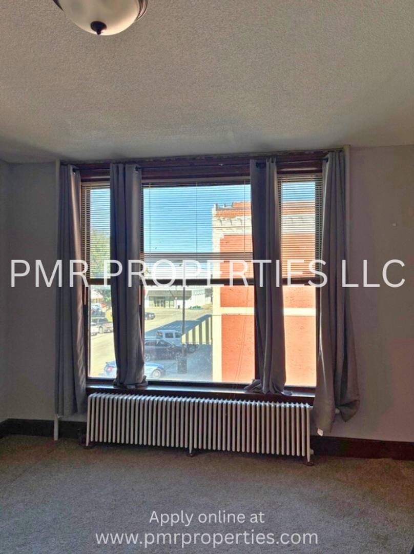 Apartment for rent at 400 E Coolbaugh St, Red Oak, IA 51566