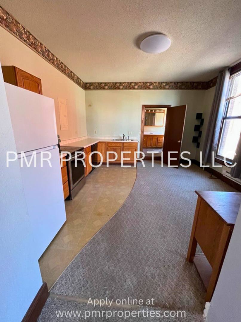 Apartment for rent at 400 E Coolbaugh St, Red Oak, IA 51566