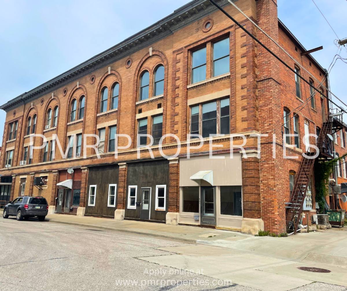 Apartment for rent at 400 E Coolbaugh St, Red Oak, IA 51566