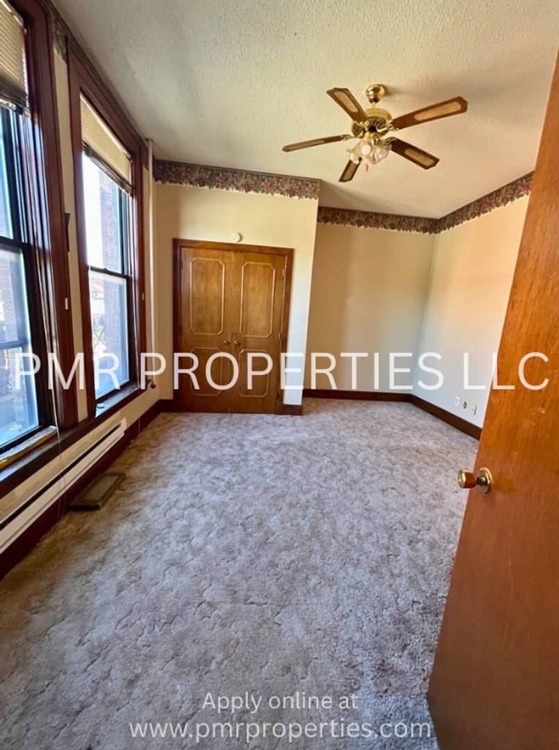 Apartment for rent at 400 E Coolbaugh St, Red Oak, IA 51566