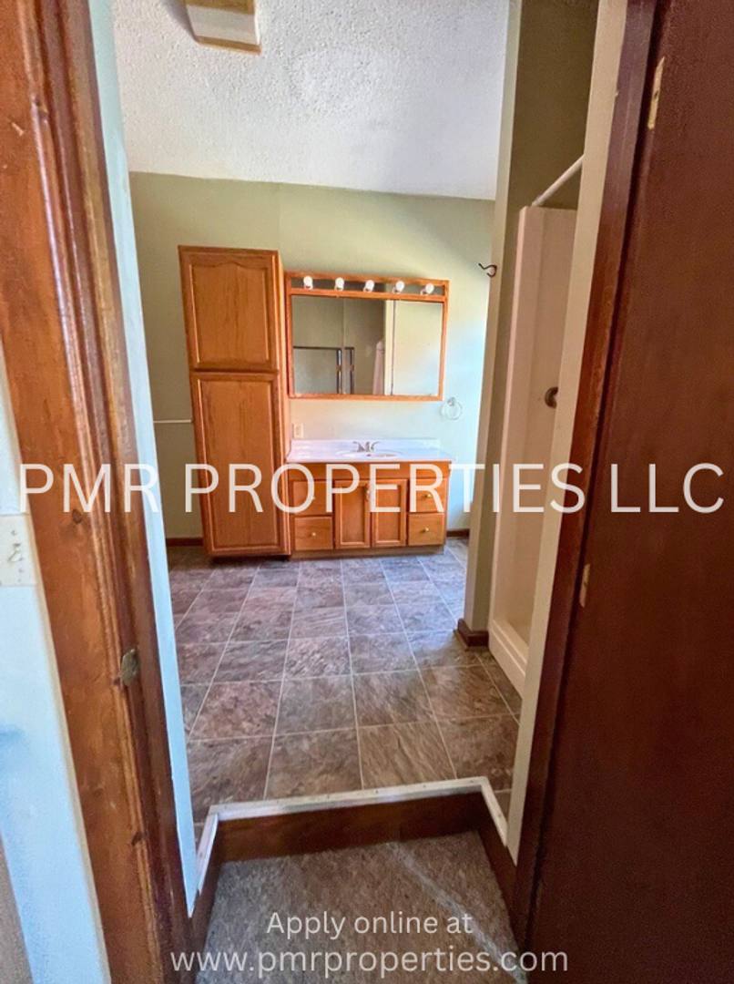 Apartment for rent at 400 E Coolbaugh St, Red Oak, IA 51566