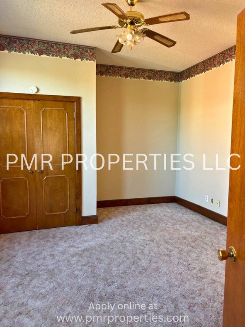 Apartment for rent at 400 E Coolbaugh St, Red Oak, IA 51566