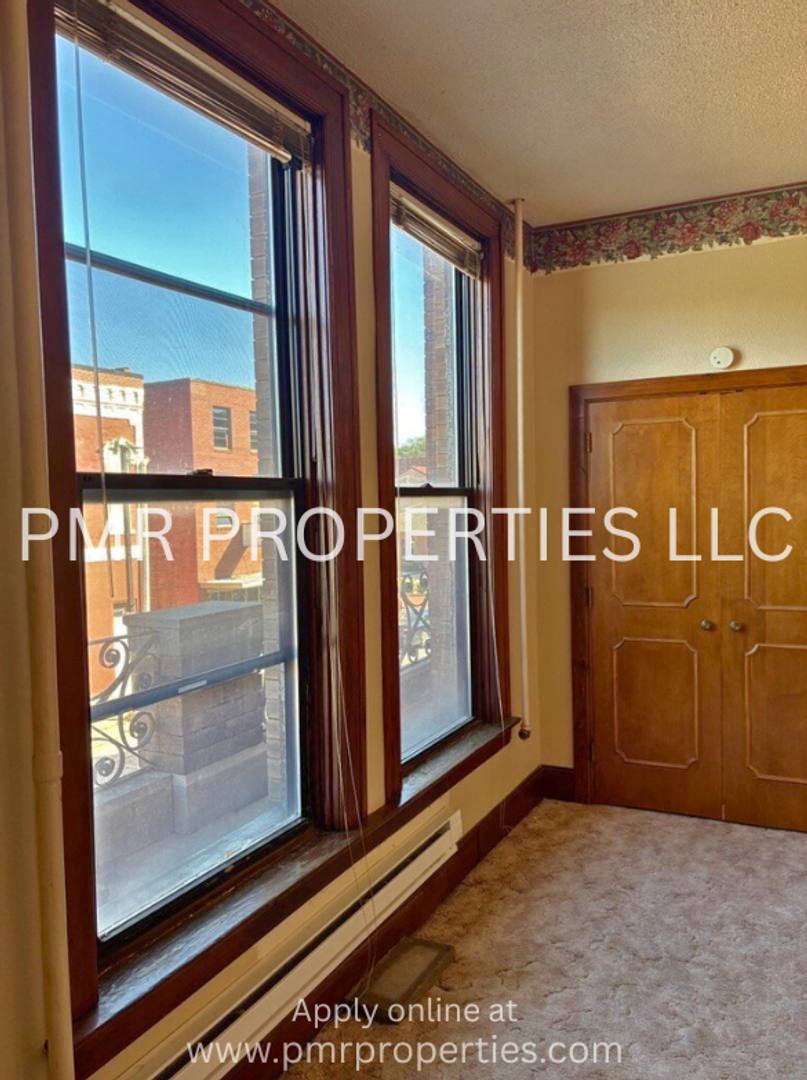Apartment for rent at 400 E Coolbaugh St, Red Oak, IA 51566