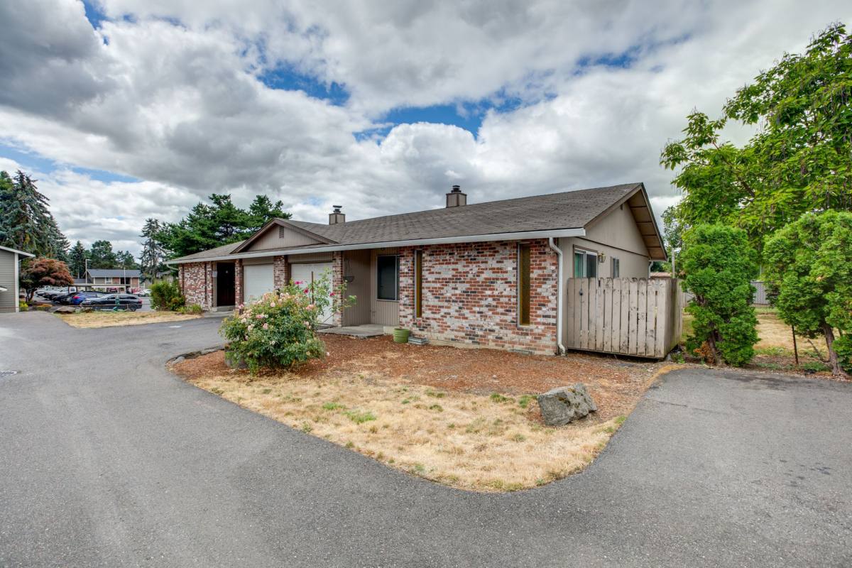 Apartment for rent at 5803 & 5815 NE, Vancouver, WA 98661