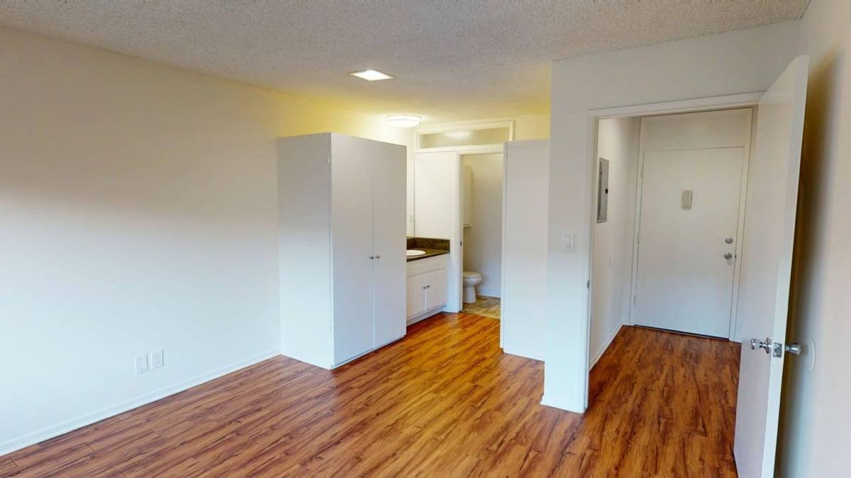 Apartment for rent at 6331 Orange St, Los Angeles, CA 90048
