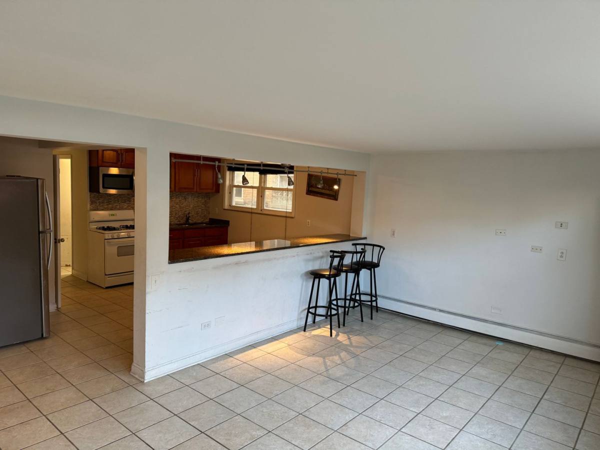 Apartment for rent at 5539 N Mango Ave, Chicago, IL 60630