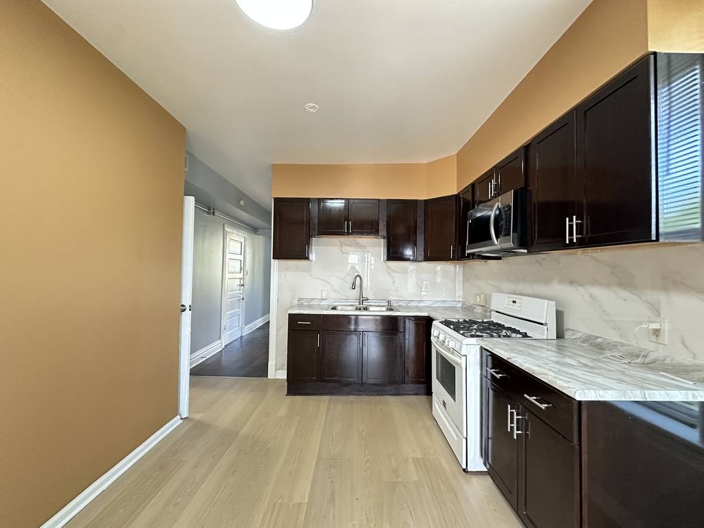 Apartment for rent at 2711 16th St #10Q, Chicago, IL 60608