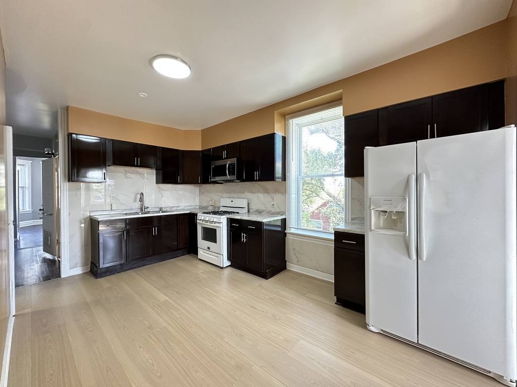 Apartment for rent at 2713 16th St #5, Chicago, IL 60608