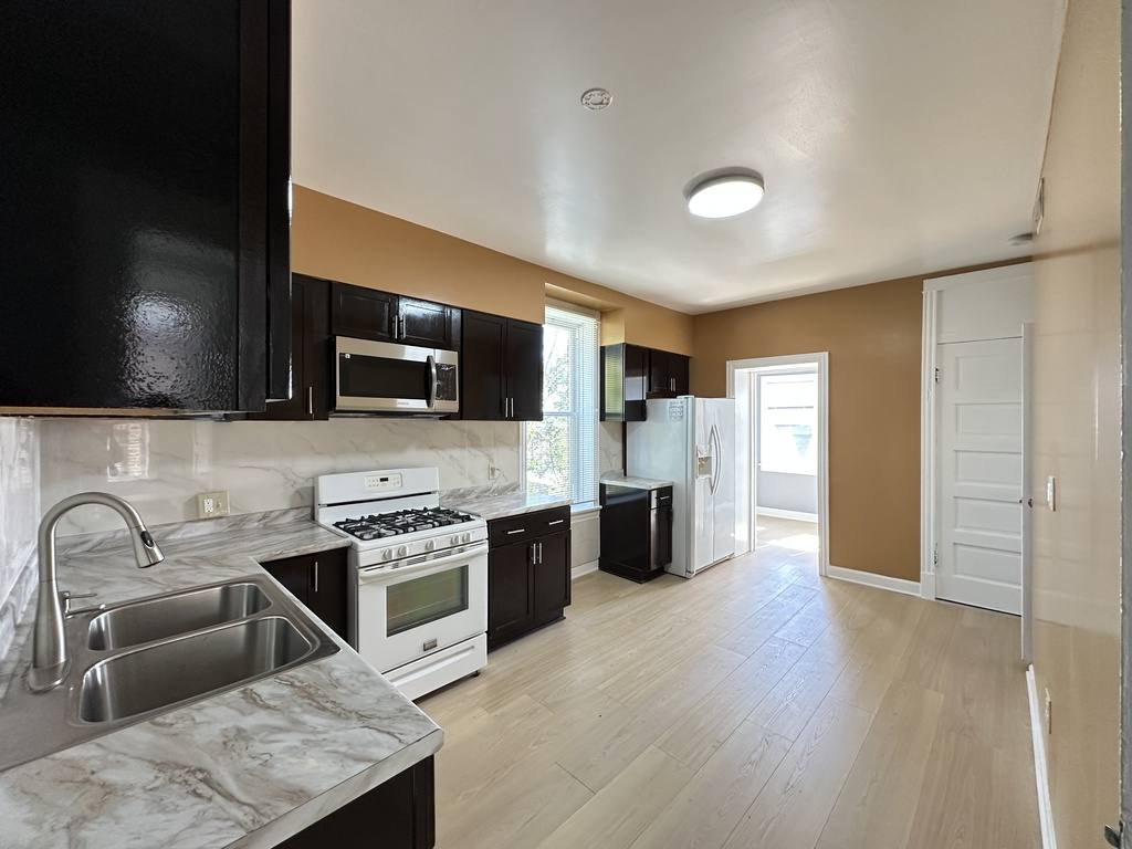 Apartment for rent at 2713 16th St #5, Chicago, IL 60608