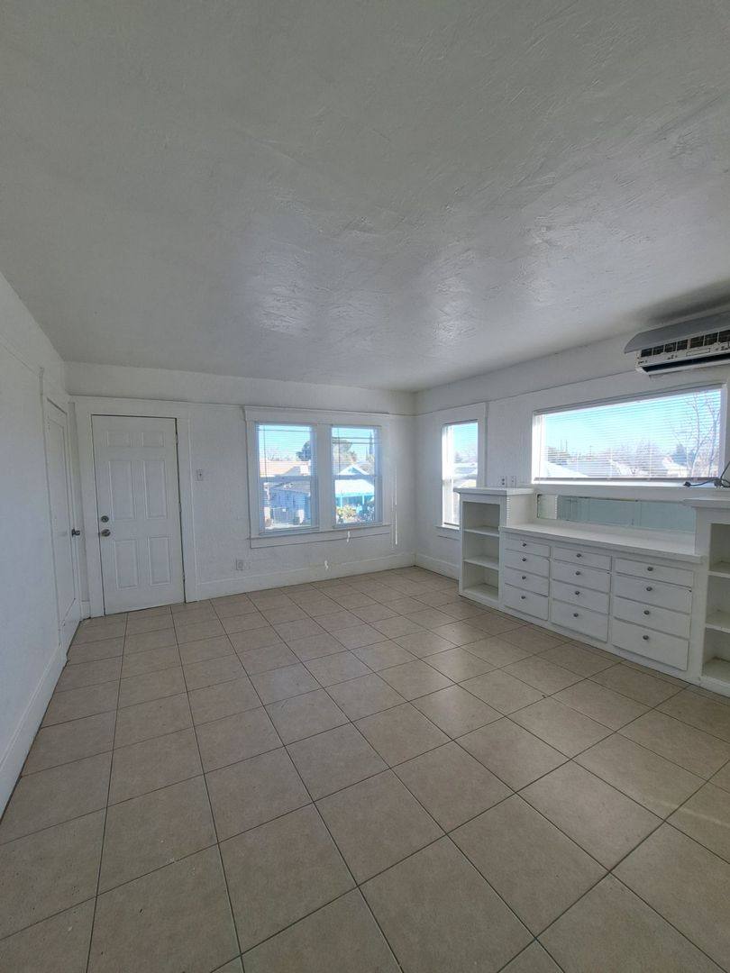 Apartment for rent at 2510-2520 E Washington Ave, Fresno, CA 93701