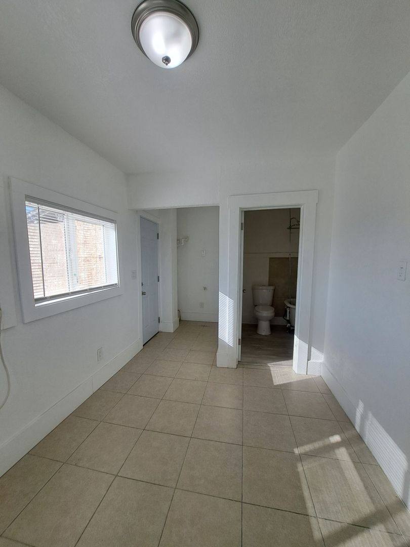 Apartment for rent at 2510-2520 E Washington Ave, Fresno, CA 93701