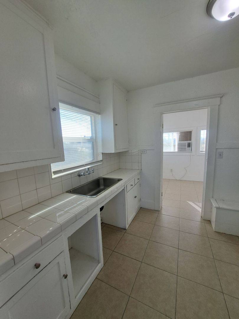 Apartment for rent at 2510-2520 E Washington Ave, Fresno, CA 93701