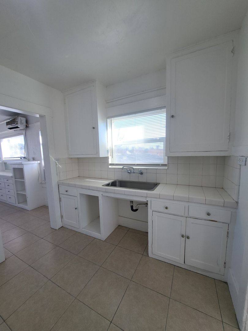 Apartment for rent at 2510-2520 E Washington Ave, Fresno, CA 93701