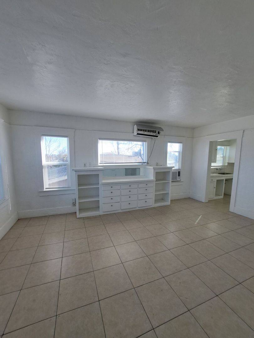 Apartment for rent at 2510-2520 E Washington Ave, Fresno, CA 93701