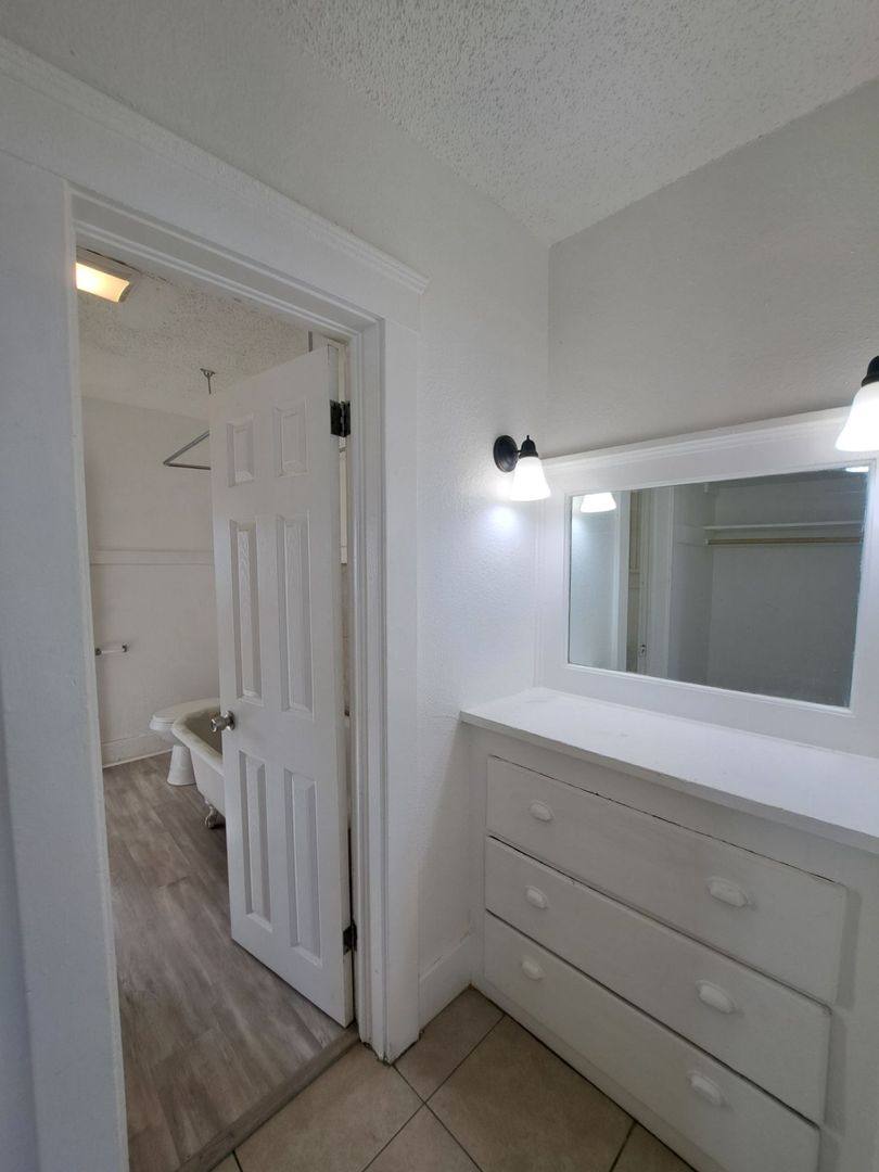 Apartment for rent at 2510-2520 E Washington Ave, Fresno, CA 93701