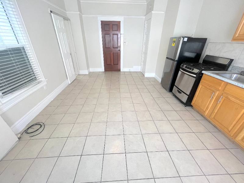Apartment for rent at 744 Pine Ave #3, Long Beach, CA 90813