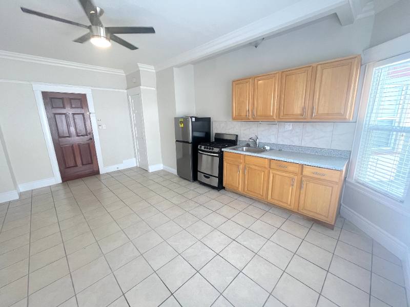 Apartment for rent at 744 Pine Ave #3, Long Beach, CA 90813