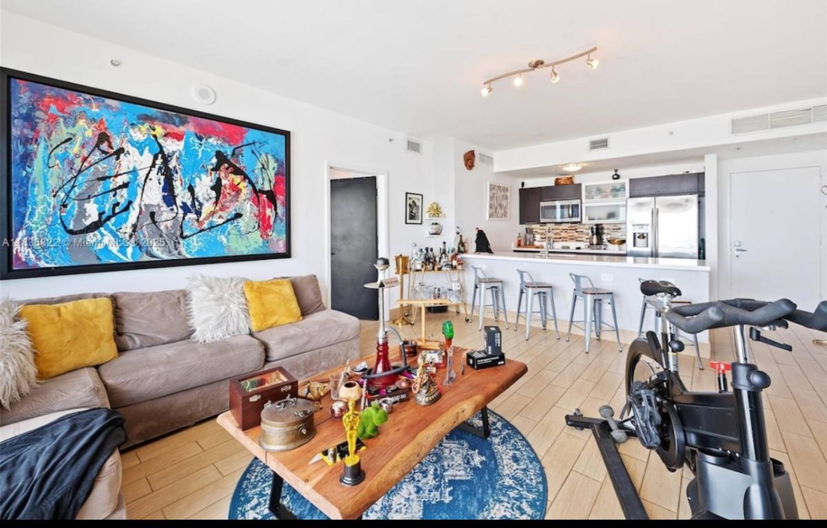 Apartment for rent at 90 SW 3rd St #2406, Miami, FL 33130