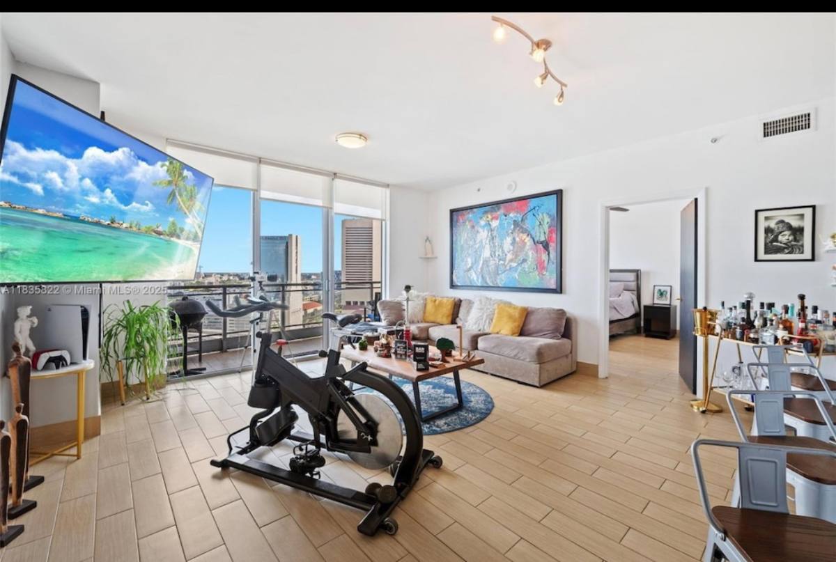Apartment for rent at 90 SW 3rd St #2406, Miami, FL 33130